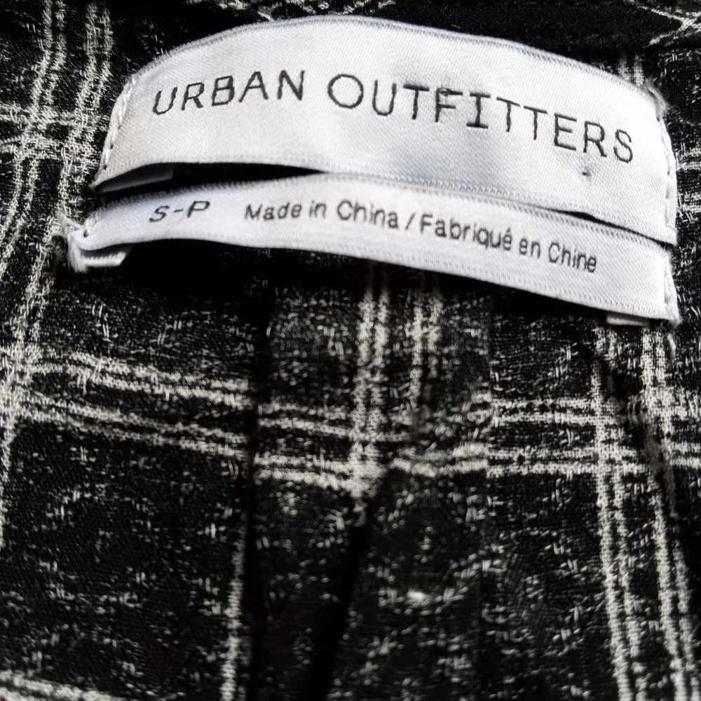 Urban Outfitters black and white geometric blouse - Picture 2 of 5